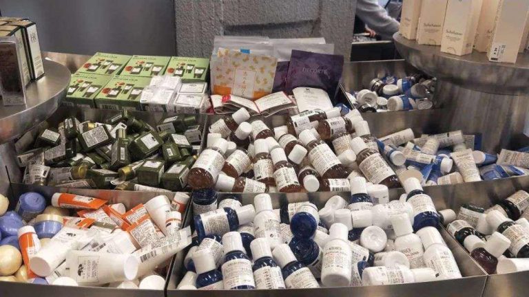 Labeling Methods of small-sized packaging cosmetics, free samples, and gifts in China